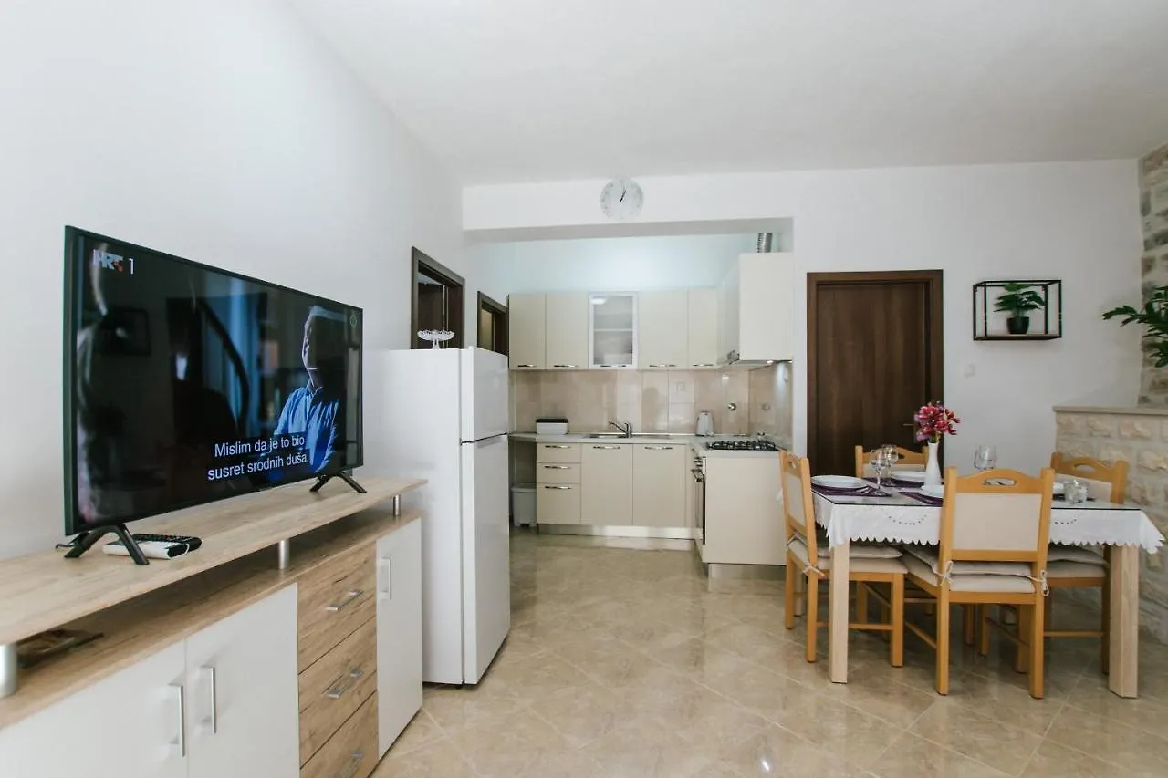 Modern Traditional Apartment W Patio Near Beach Kastela 0*,  Croatia