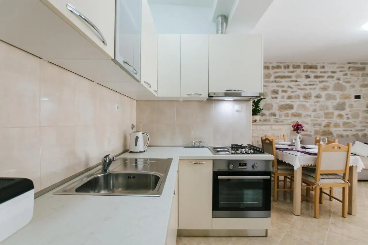 Modern Traditional Apartment W Patio Near Beach Kastela