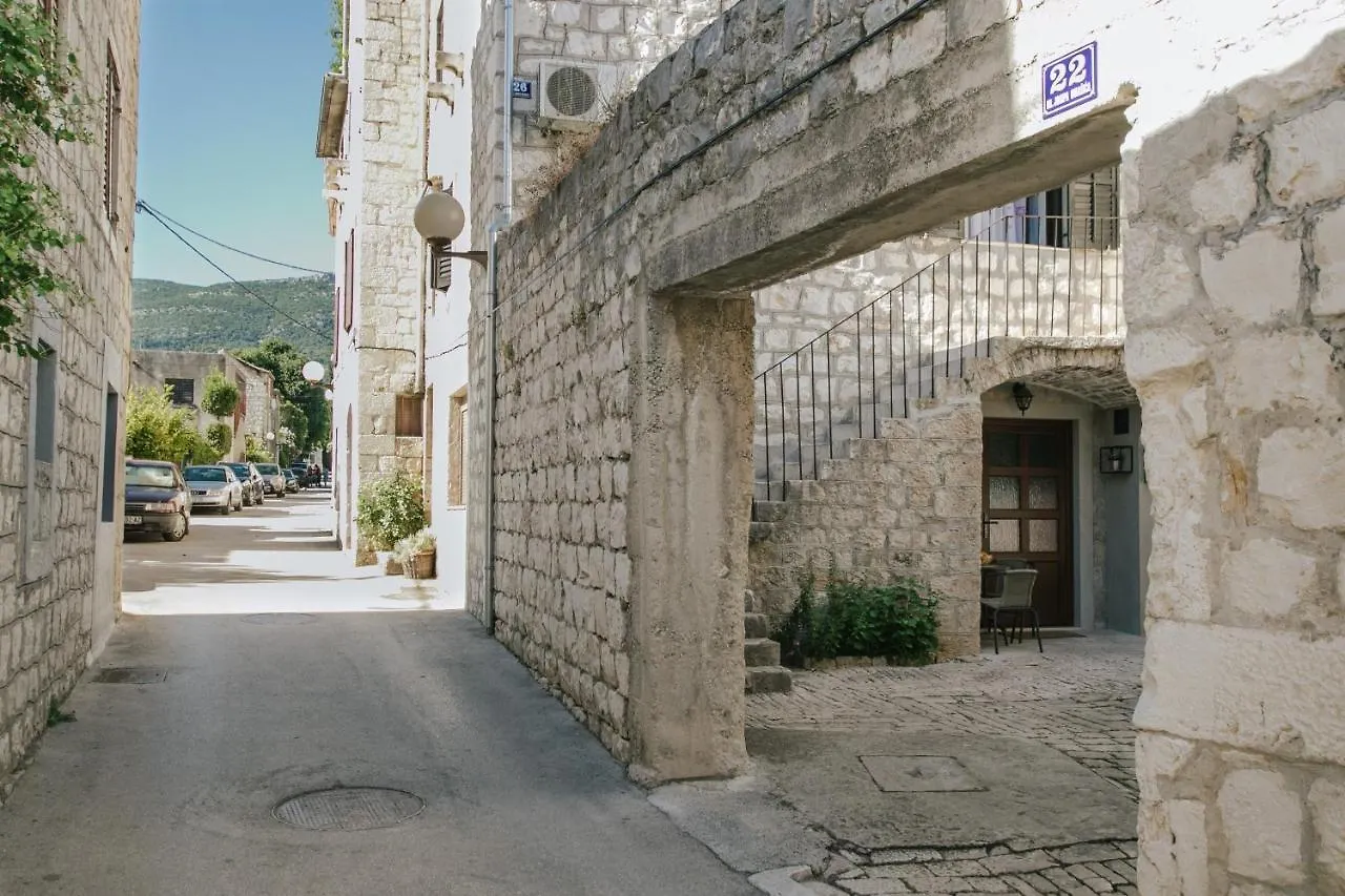 Modern Traditional Apartment W Patio Near Beach Kastela Croatia